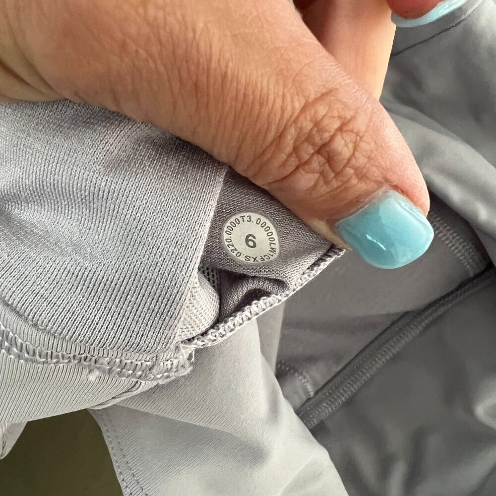 Lululemon sz 6 Twist Around 2-in-1 Tank Lilac Ice C/D cup built in bra - Picture 4 of 4
